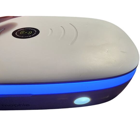 Mophie UV Sterilizer with Wireless Charging - Picture 3 of 10
